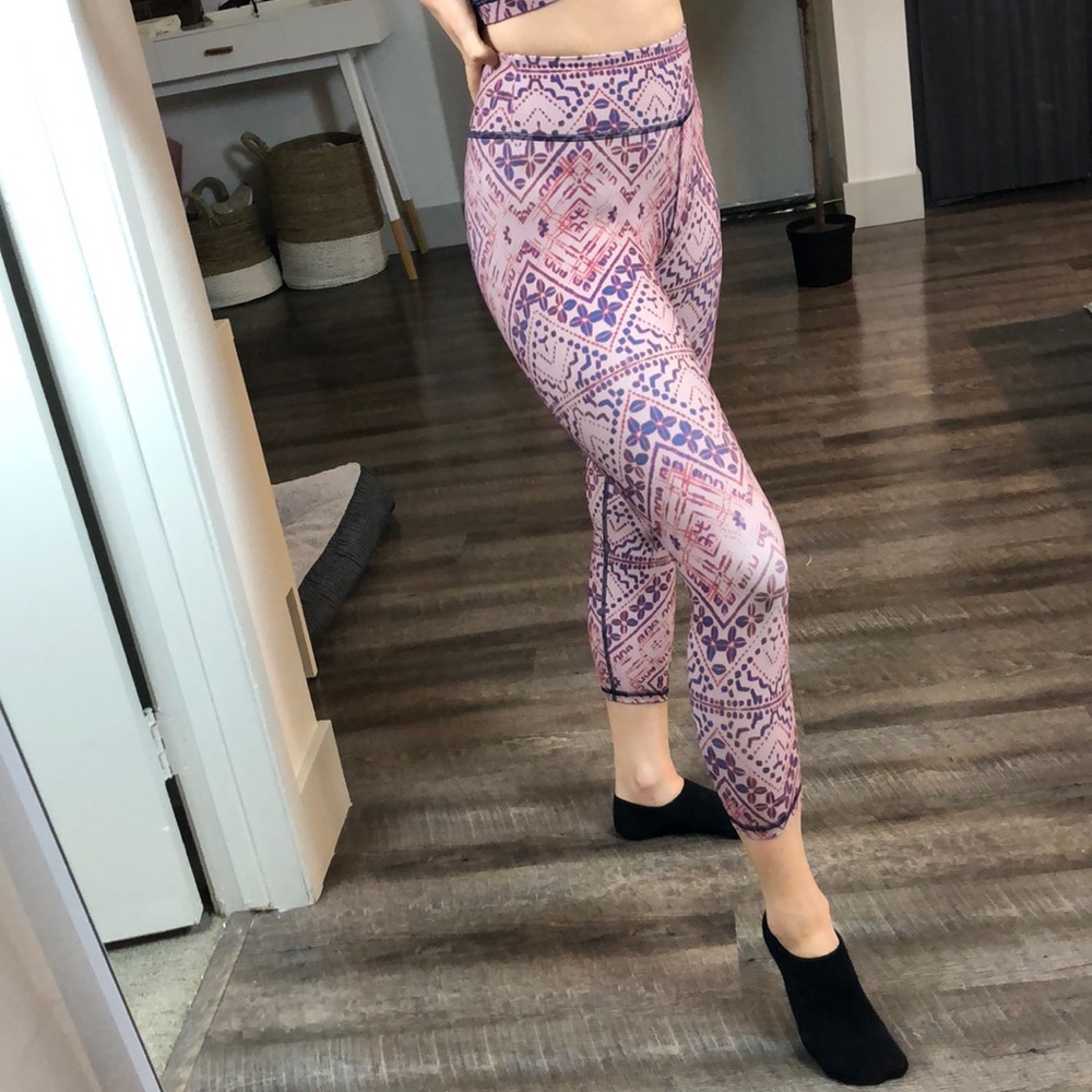 Electric Rose dusty rose print Capri leggings